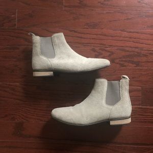 Urban Outfitter Chelsea Boots